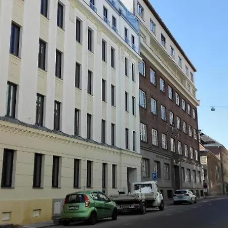 Near The Center With Privat Parking * Brno